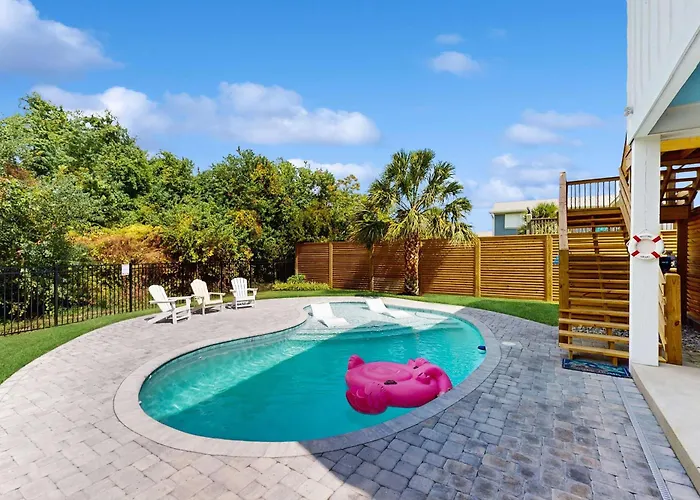 New Dog-friendly With A Private Pool Near The Gulf Holiday home *