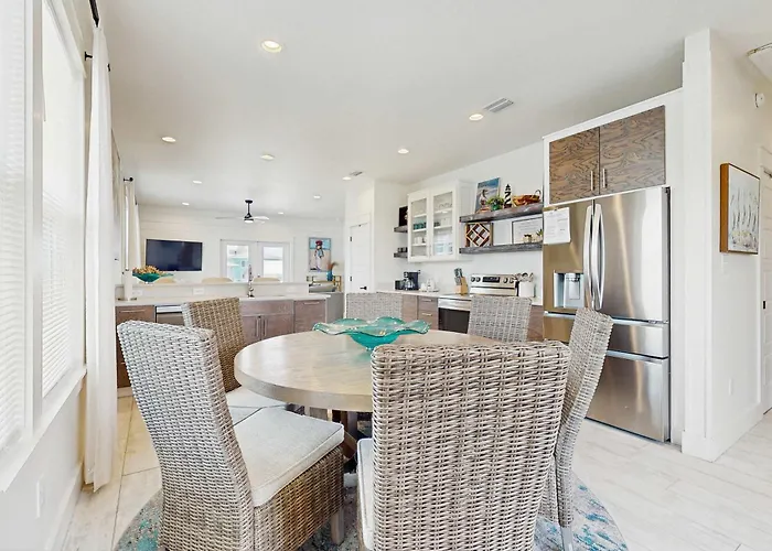 New Dog-friendly With A Private Pool Near The Gulf