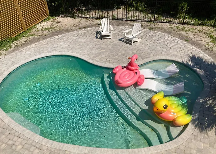 New Dog-friendly With A Private Pool Near The Gulf Holiday home