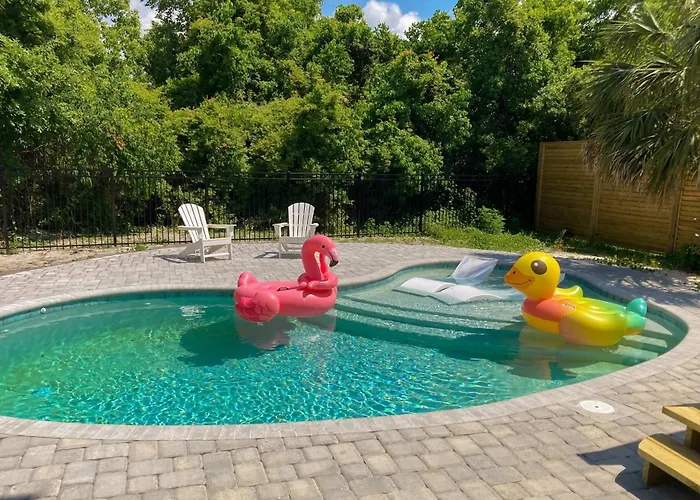 New Dog-friendly With A Private Pool Near The Gulf Holiday home *
